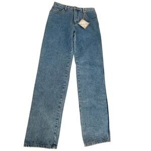 NWOT GUESS Women's Classic Fit Slim Leg Distressed Hem Jeans - Size 29